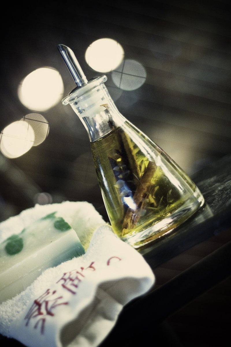 Homemade Beauty Gift Idea: Nourishing and Fragrant Body Oils Homemade Beauty Gift Idea: Nourishing and Fragrant Body Oils