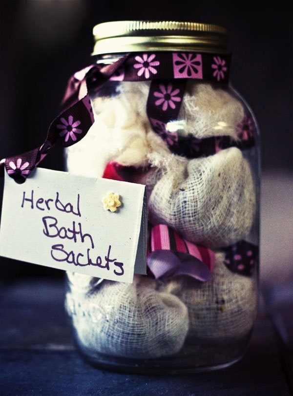 Crunchy Gifts : Herbal Bath Sachets