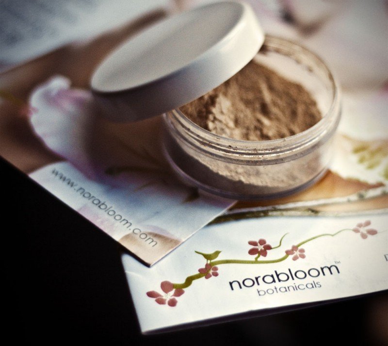 Nora Bloom and a Recipe That Turns Your Mineral Powder into Liquid Foundation