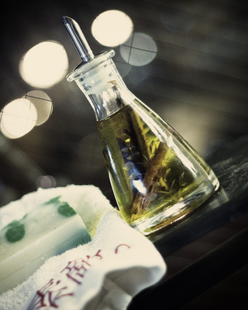 Homemade Beauty Gift Idea: Nourishing and Fragrant Body Oils