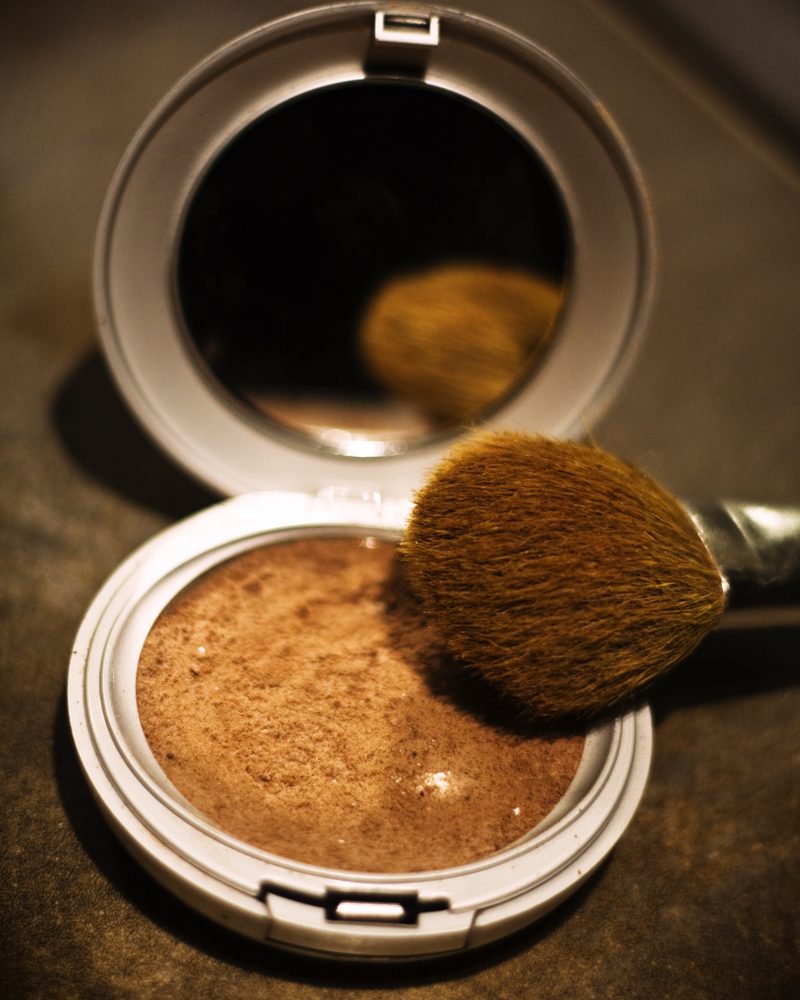 Natural Makeup Hacks: Homemade Bronzer/Contour Powder