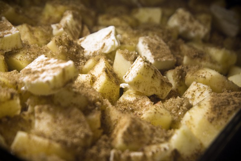 Homemade Applesauce: Face Mask, Shampoo, and Deeeelish Dish