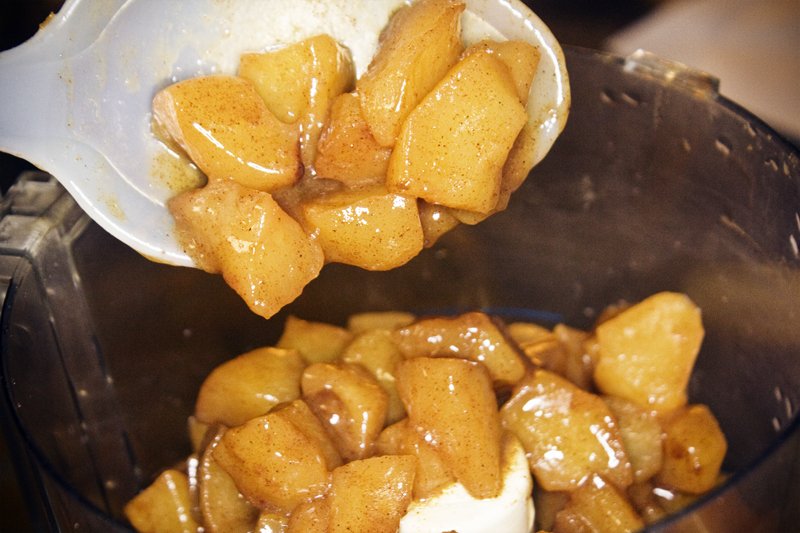 Homemade Applesauce: Face Mask, Shampoo, and Deeeelish Dish