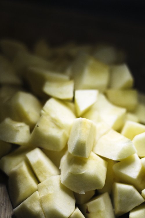 Homemade Applesauce: Face Mask, Shampoo, and Deeeelish Dish