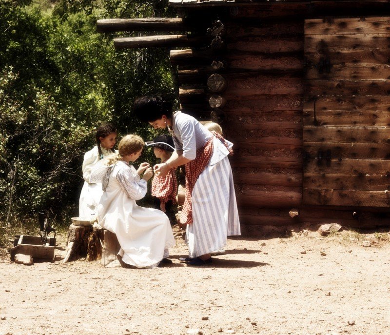 Historic Beauty Days: A Cure For Freckles or Rose Complexion Masque