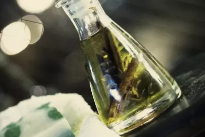Homemade Beauty Gift Idea: Nourishing and Fragrant Body Oils 1