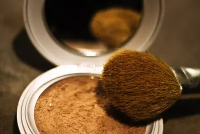 Natural Makeup Hacks: Homemade Bronzer/Contour Powder