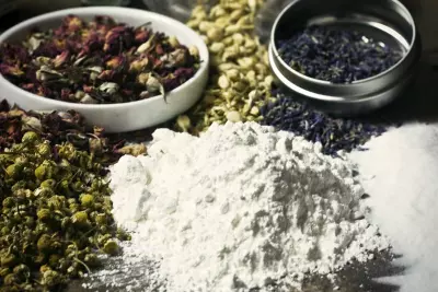 Homemade Beauty Gift Idea : Luxurious Body Dusting Powder 2