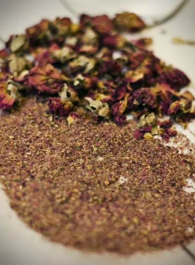 Homemade Beauty Gift Idea : Luxurious Body Dusting Powder